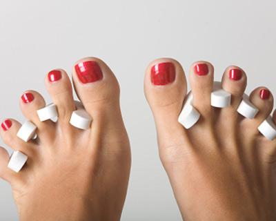 Feet pedired nails